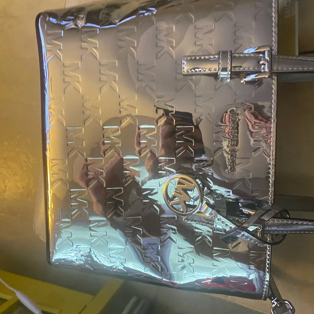 Michael Michael Kors jet Set Silver Tote Bag - Picture 6 of 10